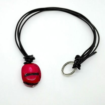 PENDANT RED CORAL BLACK LEATHER